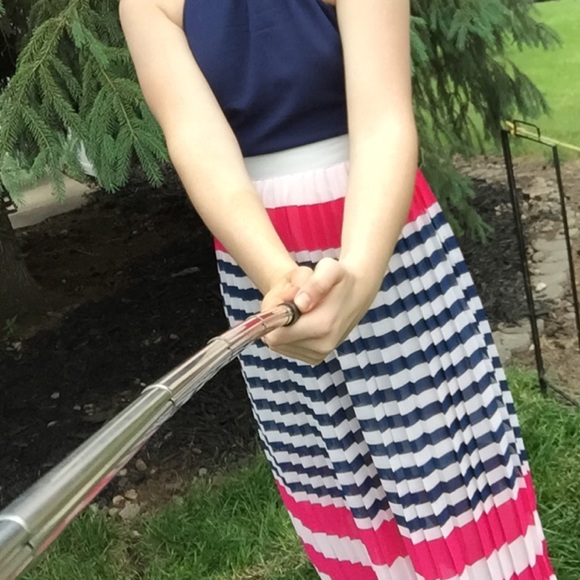 Maxi dress with open back - Picture 2 of 2